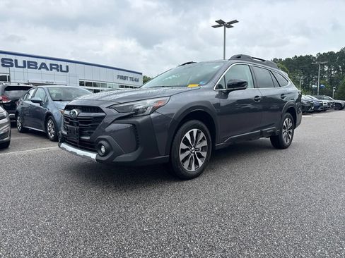 Used 2025 Subaru Outback Limited AWD/4WD image 2