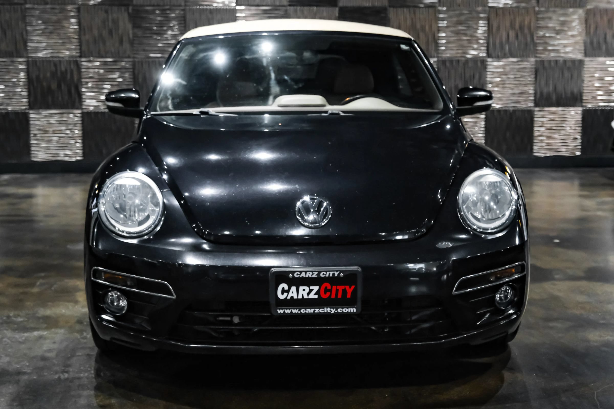 Used 2013 Volkswagen Beetle 2.0T FWD image 8