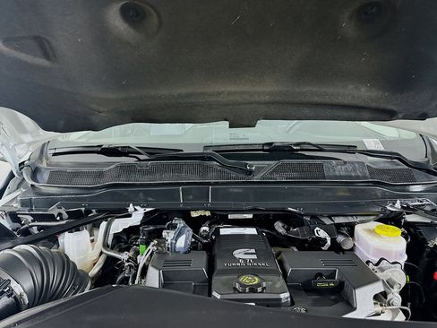 Used 2024 RAM 2500 Laramie w/ Safety Group image 32