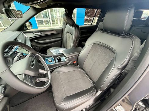 New 2025 Jeep Grand Cherokee L Altitude AWD/4WD image 12