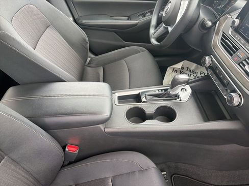 Used 2025 Nissan Altima 2.5 SV FWD image 36