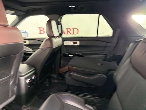 Used 2023 Ford Explorer Platinum w/ Technology Package AWD/4WD image 13