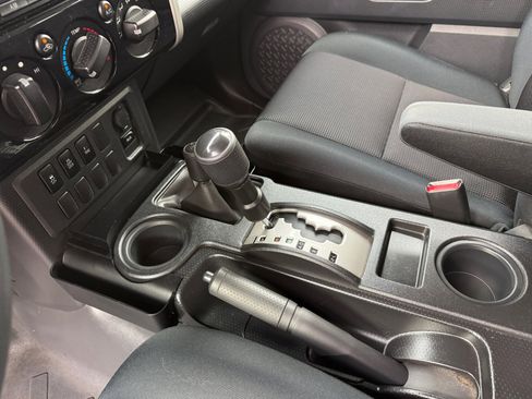 Used 2010 Toyota FJ Cruiser 4WD image 13