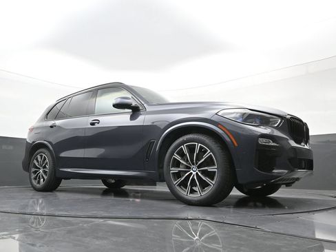 Used 2019 BMW X5 xDrive50i w/ M Sport Package AWD/4WD image 21