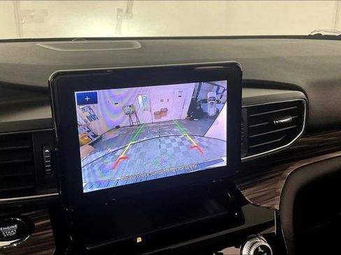 Used 2023 Ford Explorer Limited image 21