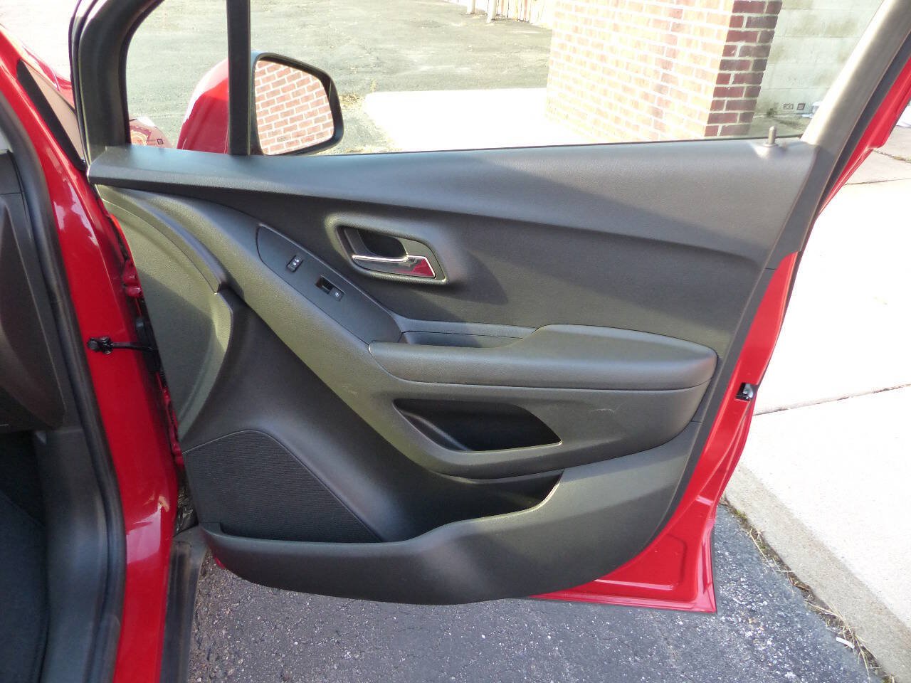 Used 2020 Chevrolet Trax LT FWD image 40