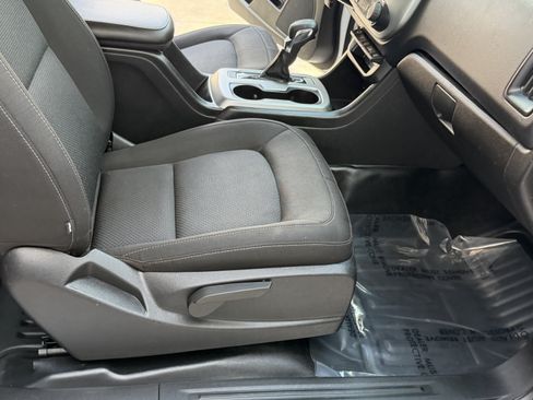 Used 2022 Chevrolet Colorado LT w/ Fleet Safety Package RWD image 32