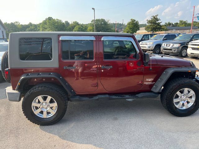 Used 2007 Jeep Wrangler Unlimited Sahara w/ Dual Top Group RWD image 4