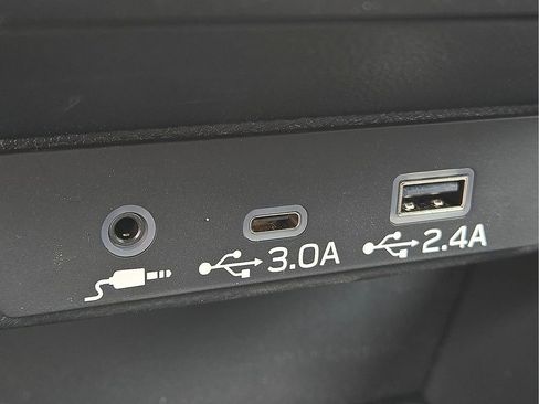 Used 2025 Subaru Forester Limited image 14