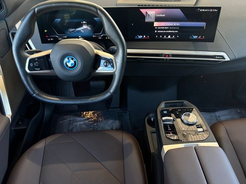 Used 2024 BMW iX xDrive50 AWD/4WD image 18