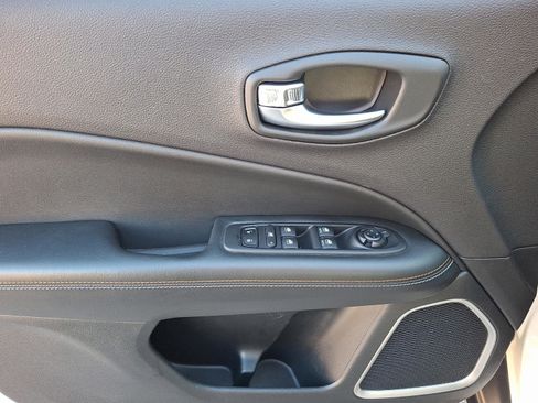 Used 2020 Jeep Compass Latitude image 12