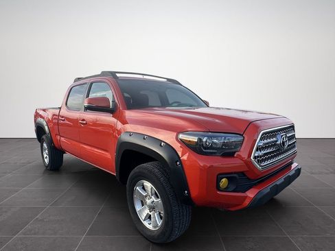 Used 2016 Toyota Tacoma TRD Sport image 8