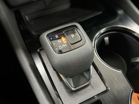 Used 2023 Nissan Rogue S image 17