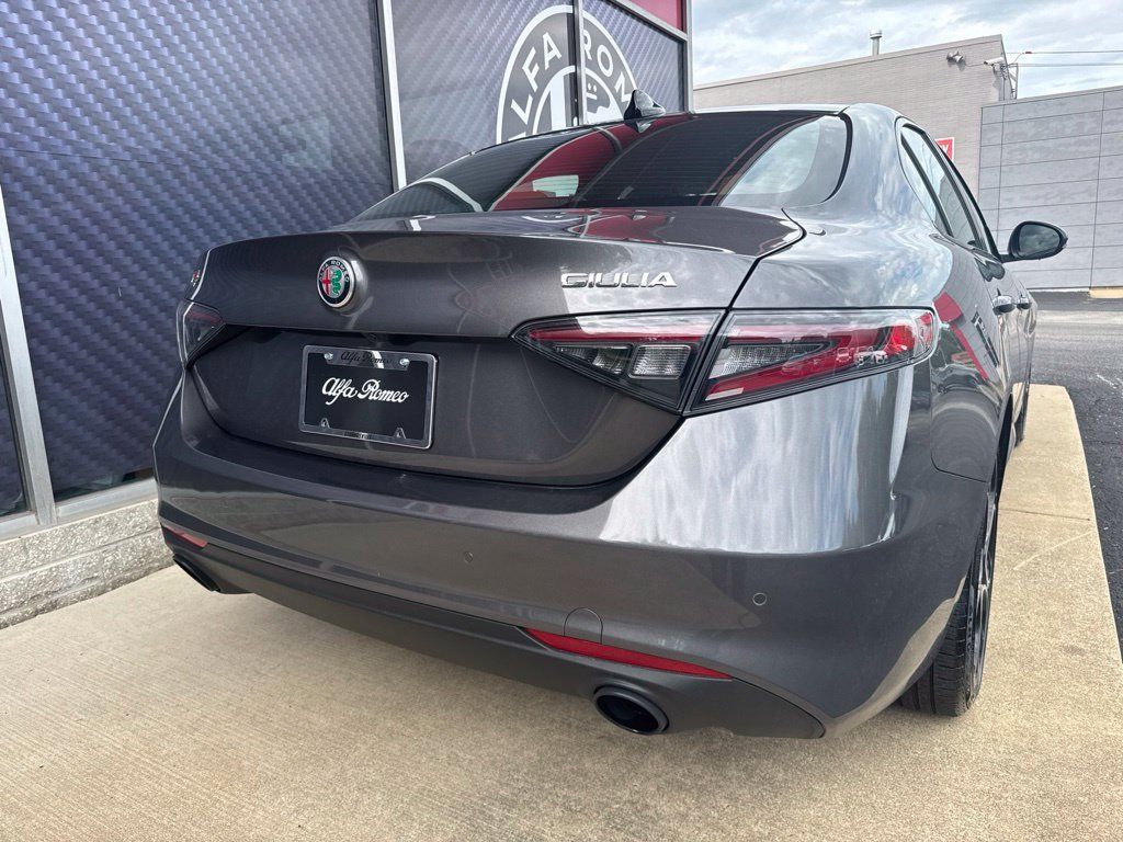 Used 2024 Alfa Romeo Giulia Ti w/ Active Assist Plus Package AWD/4WD image 7