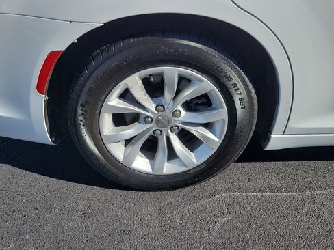 Used 2016 Chrysler 300 Limited image 7