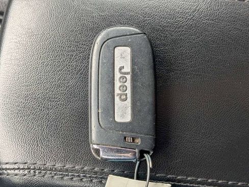 Used 2024 Jeep Compass Latitude AWD/4WD image 29