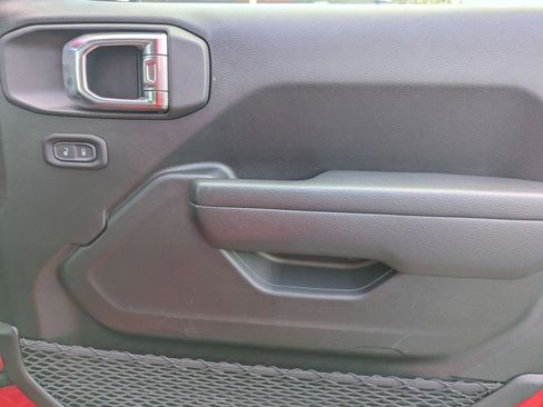 Used 2025 Jeep Wrangler Unlimited Rubicon image 32