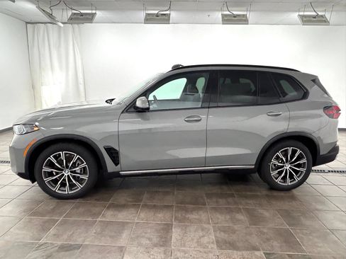 Used 2025 BMW X5 xDrive40i w/ Parking Assistance Package AWD/4WD image 2