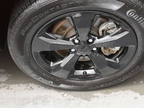 Used 2021 Jeep Cherokee Latitude Plus AWD/4WD image 30