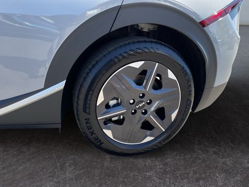 Used 2025 Kia EV6 Light RWD image 9