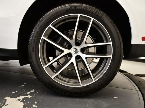 Certified 2026 Porsche Macan AWD/4WD image 17