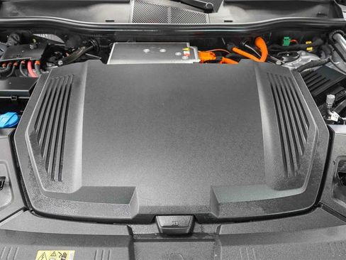 Used 2023 Audi e-tron Premium image 28