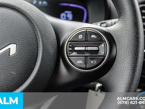 Used 2025 Kia Soul LX w/ LX Technology Package FWD image 27