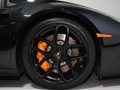 Used 2019 Lamborghini Huracan LP 580-2 RWD image 10