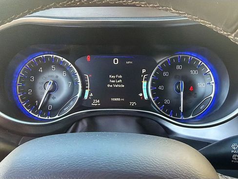 Used 2018 Chrysler Pacifica Touring-L Plus FWD image 39