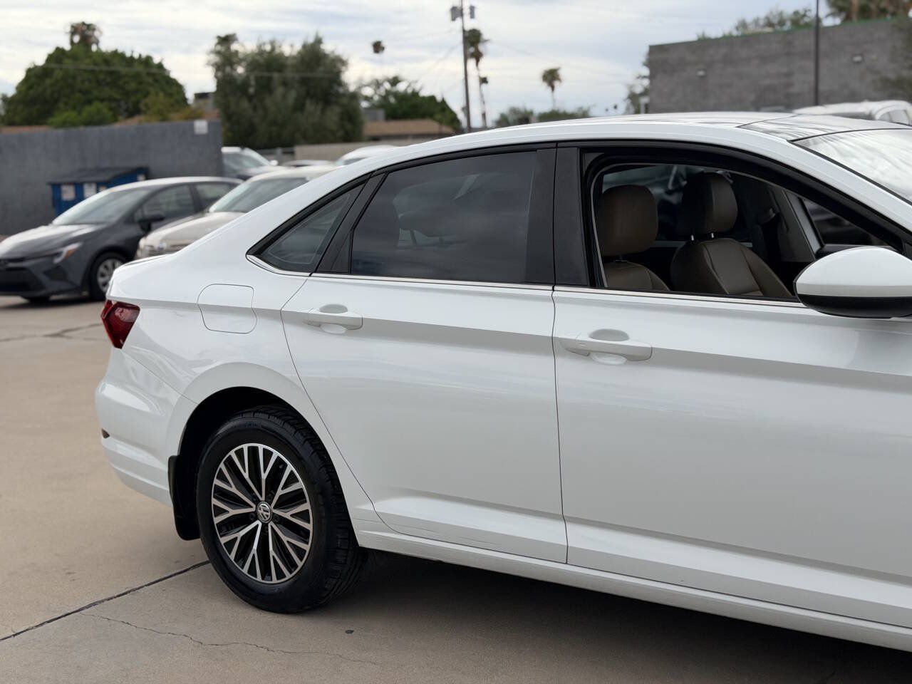 Used 2019 Volkswagen Jetta SEL w/ Cold Weather Package FWD image 8