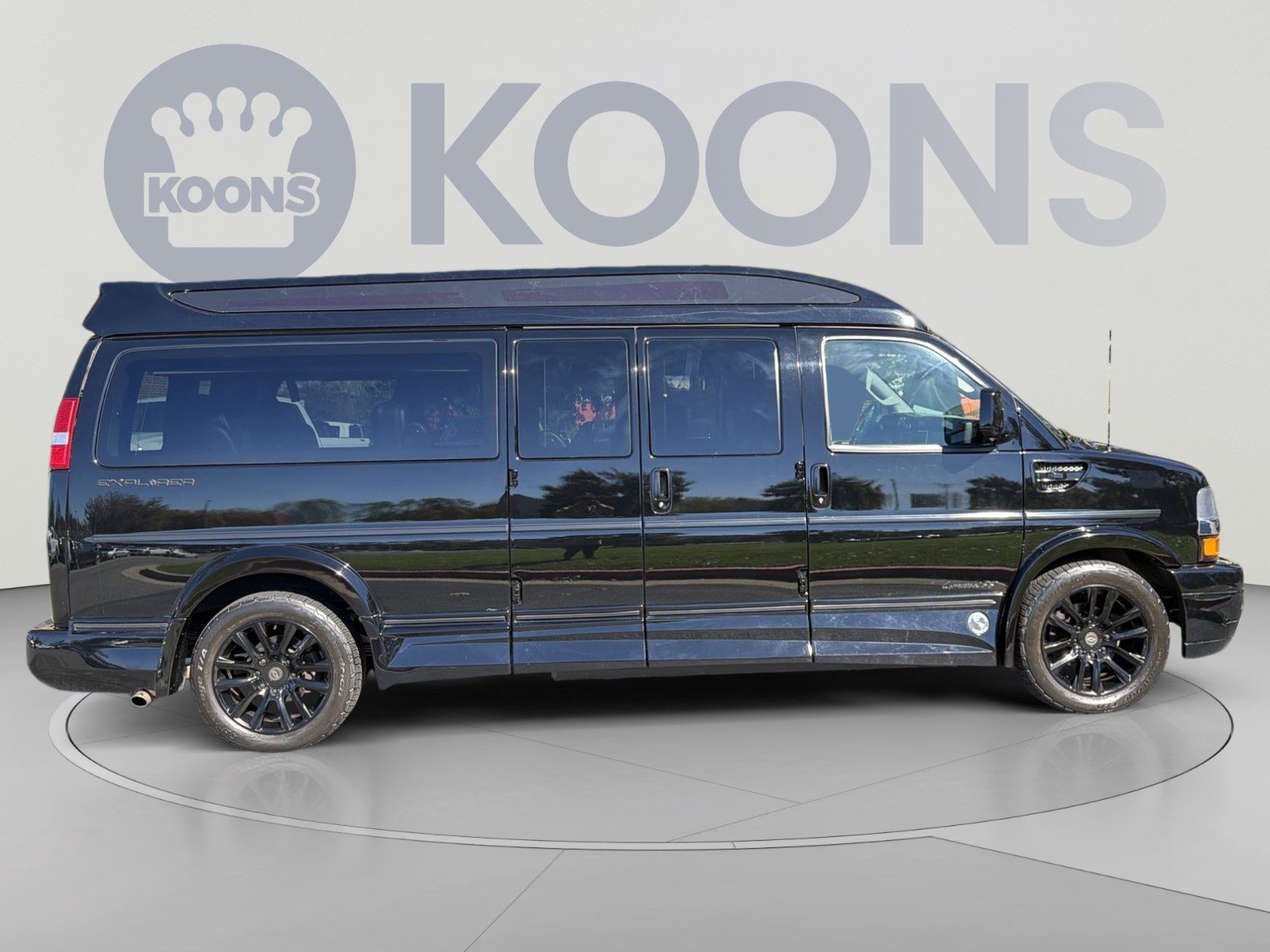 Used 2020 Chevrolet Express 2500 Extended w/ Enhanced Convenience Package RWD image 8