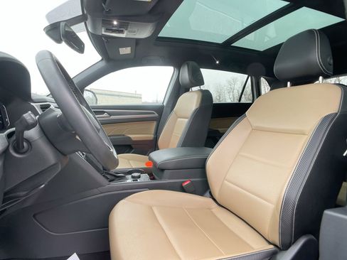 Used 2023 Volkswagen Atlas Cross Sport SE image 12