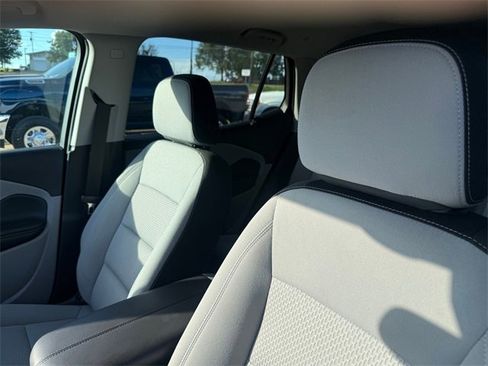 Used 2024 GMC Terrain SLE image 10