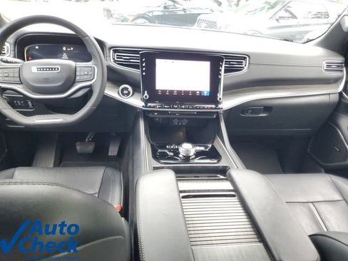 Used 2024 Jeep Wagoneer L Series II w/ Flexible Seating Group AWD/4WD image 16