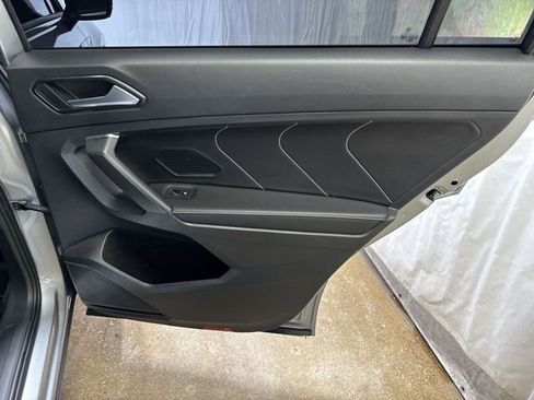 Used 2022 Volkswagen Tiguan SE R-Line image 25