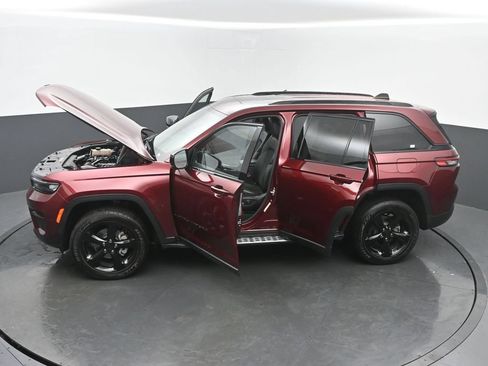 Used 2024 Jeep Grand Cherokee Altitude AWD/4WD image 66
