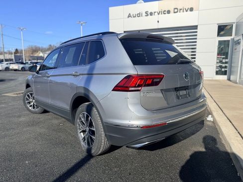 Used 2020 Volkswagen Tiguan SE w/ Panoramic Sunroof Package image 4