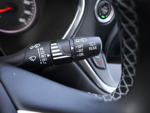 Used 2023 Chevrolet Blazer LT image 34