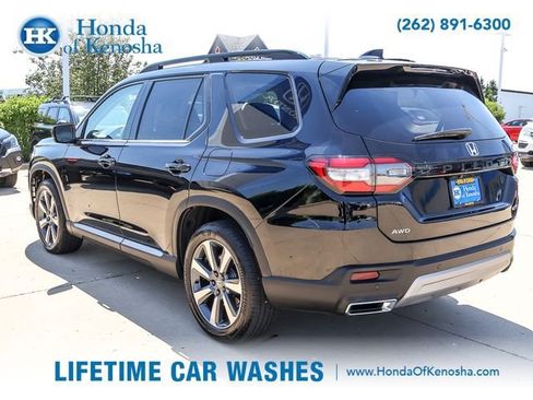 Certified 2025 Honda Pilot Touring image 3