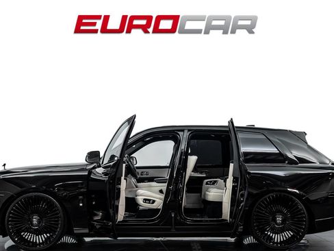 Used 2022 Rolls-Royce Cullinan w/ Cullinan Package AWD/4WD image 3