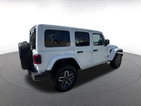 Used 2025 Jeep Wrangler Unlimited Sahara AWD/4WD image 15