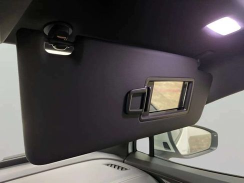 Used 2024 Volkswagen ID.4 2WD image 56