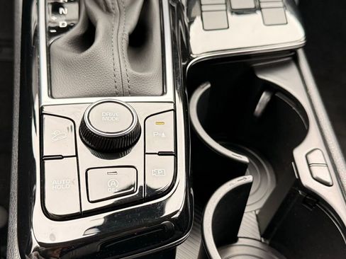 Used 2025 Kia Sportage EX image 22