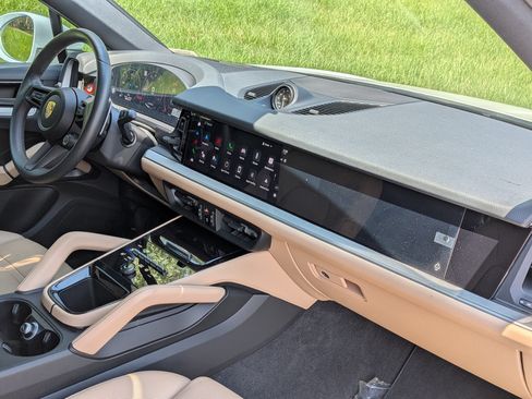 Certified 2025 Porsche Cayenne Coupe AWD/4WD image 22