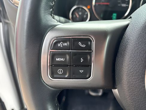 Used 2018 Jeep Wrangler Unlimited Sahara AWD/4WD image 36