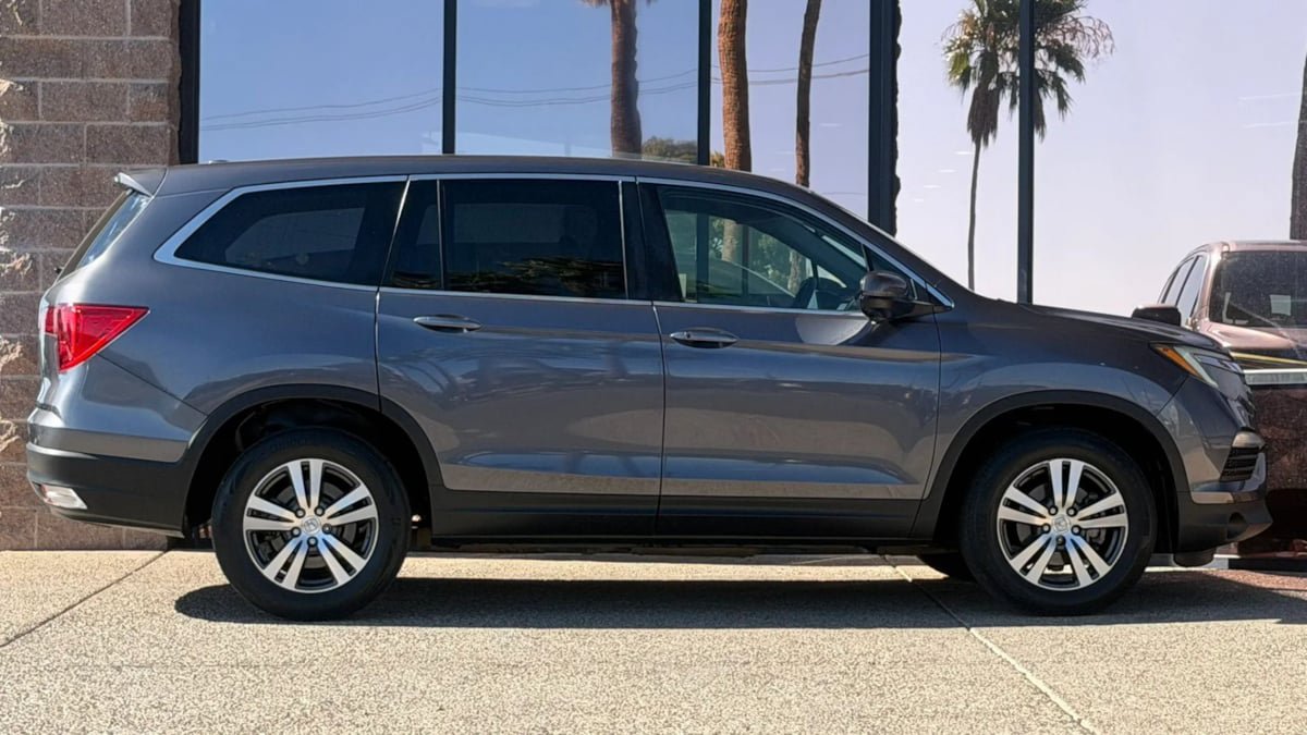 Used 2017 Honda Pilot EX image 19