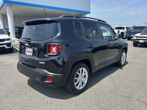 Used 2019 Jeep Renegade Latitude w/ Popular Equipment Group FWD image 6