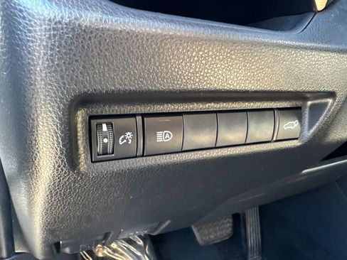 Used 2019 Toyota RAV4 XLE w/ Convenience Package image 28