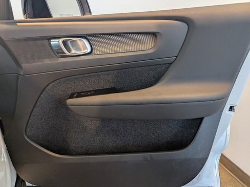 Used 2022 Volvo XC40 P8 Recharge Plus image 35