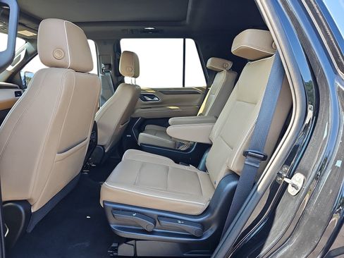 Used 2021 Chevrolet Tahoe Premier w/ Premium Package AWD/4WD image 11